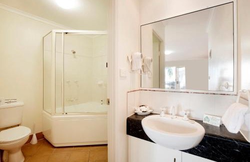 Norman Gardens Hotel | Glenmore Tavern
