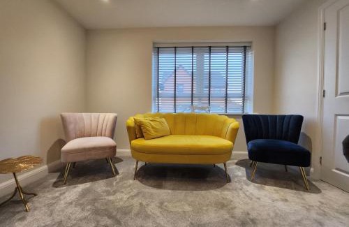 Wellingborough House | Glenvale House - Weekly & Monthly Stay For Business Or Relocation, Perfect Weekend Getaway!