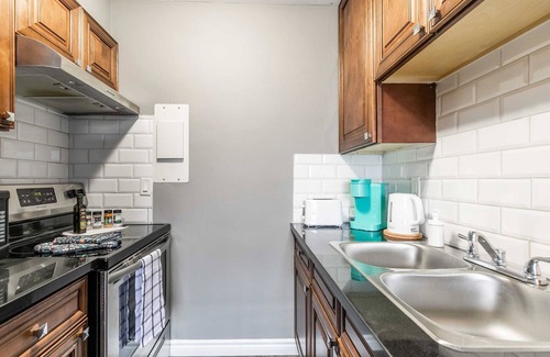 Rosedale Apartment | Glenview West Apt with Patio - Near Downtown!