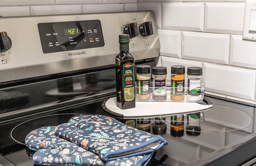 Rosedale Apartment | Glenview West Apt with Patio - Near Downtown!
