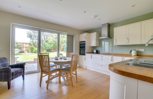Woodbridge House | Gleve House - Four Bedroom House, Sleeps 7