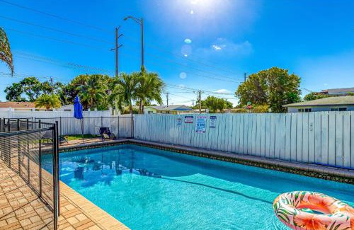 Coral Ridge Isles Apartment | Glittering Palms