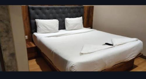 Mumbai Hotel | Glitz Hotels New Pacific - Nr International Airport Mumbai