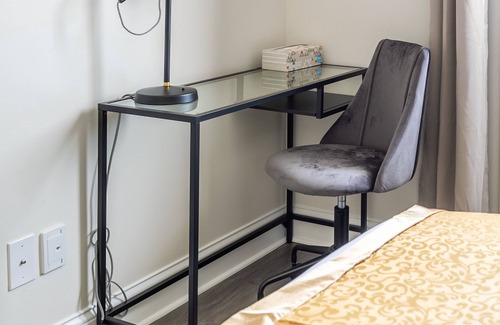 Smiths Falls Apartment | GLOBALSTAY . Iconic Rideau 1Bd Unit. Balcony. Free Parking