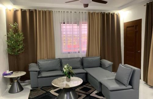 Los Banos House | Glomo's Resthub
