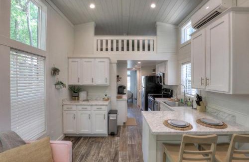 Monteagle House | Glorious Cabin with Barbecue and Fire Pit in Monteagle, Tennessee