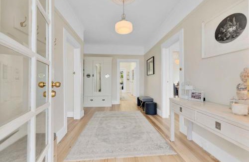 West Hobart House | Glorious Views - beautiful 1925 heritage house