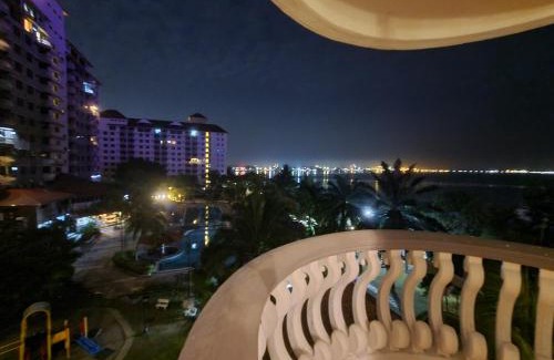 Taman Tanjung Apartment | Glory Beach Resort Seaview Private 2BR