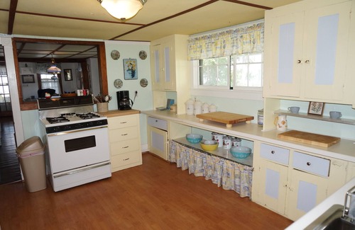 Hammondsport House | 'Glory Days' - Classic 1920's Cottage - Keuka Lake East Side