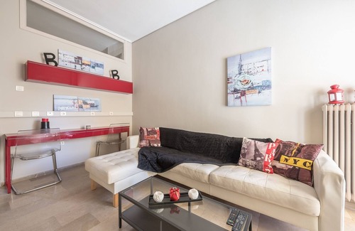 Glyfada Apartment | Glyfada Central Walk to Shops, Near Beach