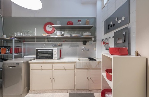 Glyfada Apartment | Glyfada Central Walk to Shops, Near Beach