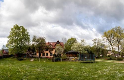 Ustrzyki Dolne House | Gościniec Pod Małym Królem
