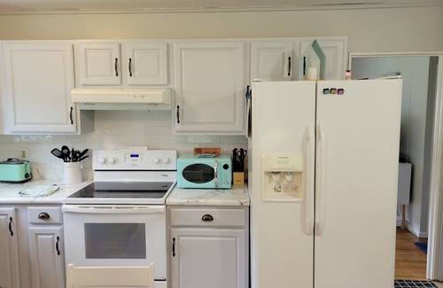 Boalsburg House | Go Blue! Bright home with large fenced in yard! 3m to Penn State. Free Breakfast