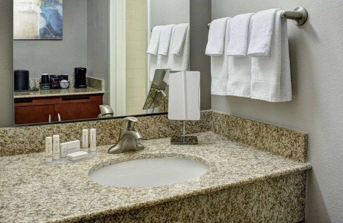 Brookfield Hotel | Go Skating at Pettit National Ice Center! Pets Allowed, Indoor Swimming Pool!