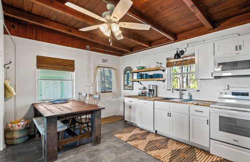 Panacea House | Goat by the Bay- cute bayfront farmhouse!