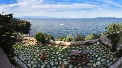 Sourpi Apartment | Goddesses Villa 1 in Nies
