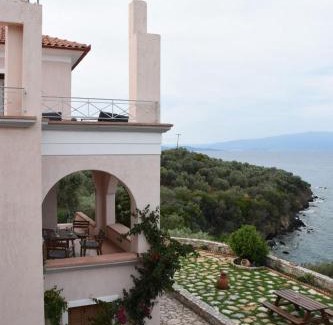Sourpi Apartment | Goddesses Villa 1 in Nies