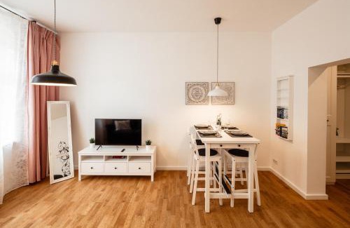 Aue Apartment | Goethe Palais Suite Charlotte 4P l Lift I ParkplatzI Zentrum I Helios