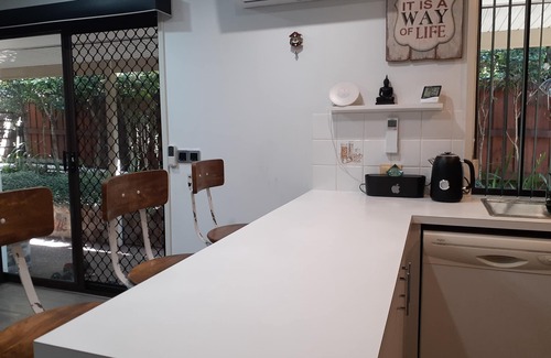 Helensvale House | Gold Coast Delight: Private oasis near the Theme Parks.