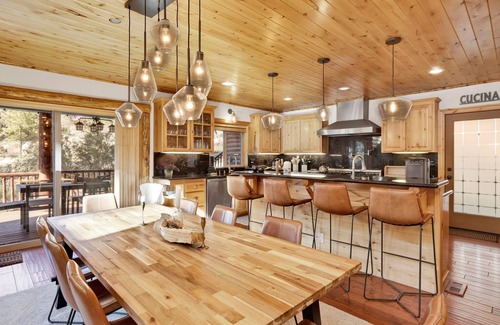 Eagle Mountain Estates Cabin | Gold Rush Lodge Luxe Log Cabin Chalet at Big Bear Lake