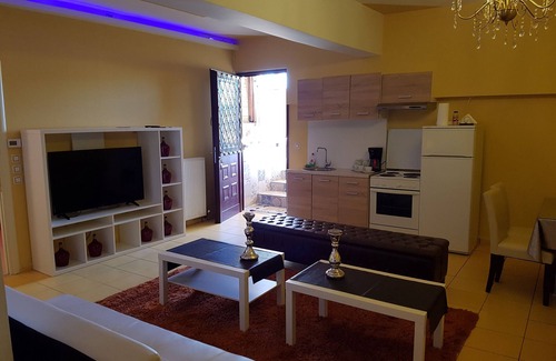 Kalambaka Apartment | golden brown is a luxury guesthouse very close to Meteora