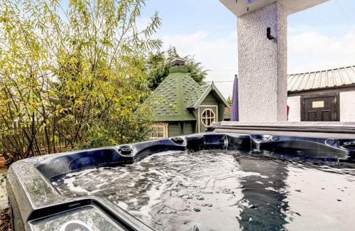Mauchline Apartment | Golden Crown exclusive use spa venue