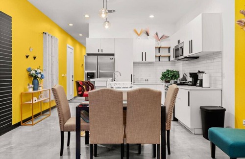 Eastside Promise Neighborhood House | Golden Game Haven: mins to Alamo, AT&T, Fort Sam
