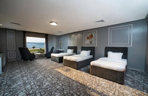 Al Hamra Hotel | Golden Garden Al Corniche Hotel