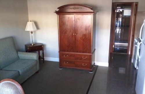 Plattsburgh Hotel | Golden Gate Lodging