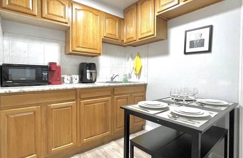 Sunset District Apartment | Golden Gate Park Sweet: 2 BD and 1BA Unit-10MIN to Golden Gate Park