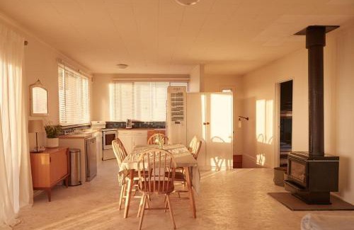 Surf Coast House | Golden Gully Beach Shack - A Relaxed Oceanfront Stay