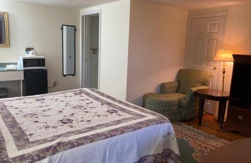 Rock Stream Hotel | Golden Knight Inn and Suites