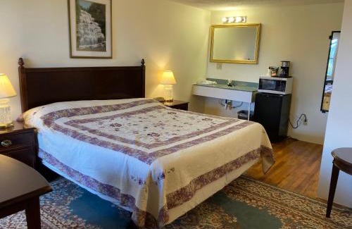 Rock Stream Hotel | Golden Knight Inn and Suites