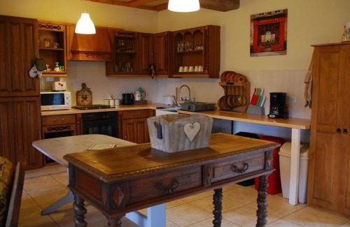 Sainte-Marguerite-d'Elle House | Golden Light Cottage Escape