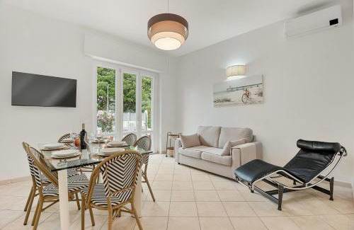 Lido di Camaiore Apartment | GOLDEN LUXE - Sunset by the Sea