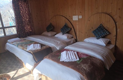 Laripora Hotel | Golden Palace Pahalgam