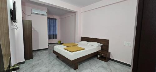 Krishnarajasagar Bed & Breakfast | GOLDEN PALACE RESIDENCY