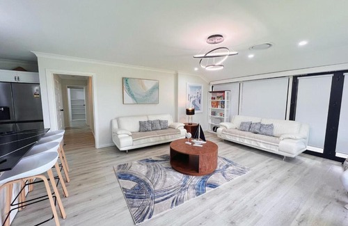 Kanahooka House | Golden Retreat
