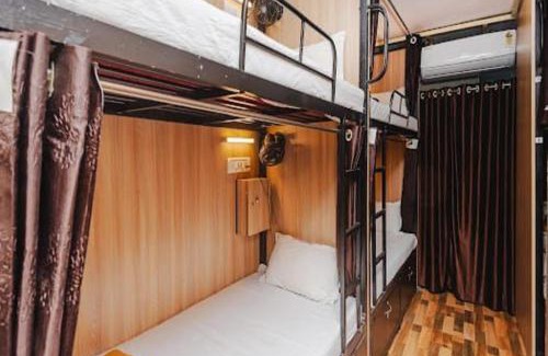 Marol Apartment | Golden Sands Dormitory and Single AC Rooms