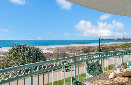 Bilinga Apartment | Golden Sea 10 - Absolute Beachfront Bilinga