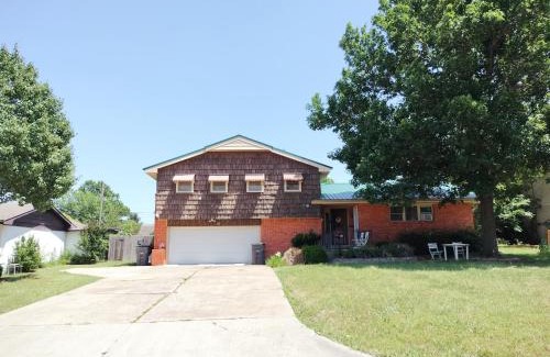 Lawton Apartment | Golden Sunflower's Apt G
