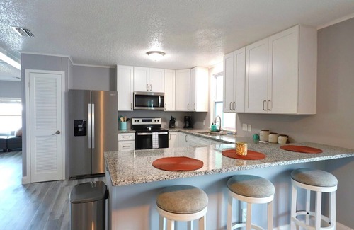 Jacarandas House | Golden Tee - Two Bedroom House, Sleeps 4