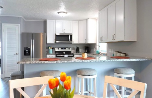 Jacarandas House | Golden Tee - Two Bedroom House, Sleeps 4