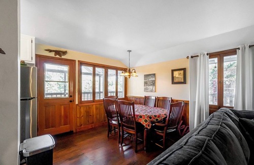 Big Bear City Cabin | Golden View Cabin in gorgeous Big Bear with WiFi