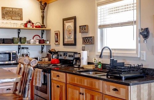 Barren Springs Cabin | Golden Views/River/NRT Trail Access 1B/S2