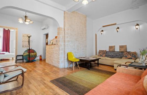 Bucharest City-Centre Apartment | Golden Villa - in the Heart of Old Town Bucharest
