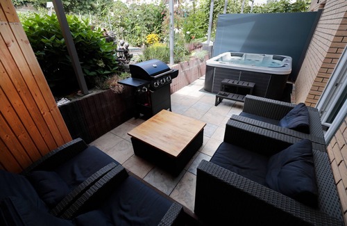 Andernach Villa | Goldhouse - sauna, whirlpool, Nintendo Switch, darts and much more.