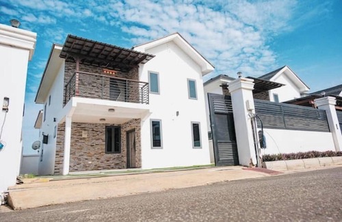 Tema House | Goldleaf Suite