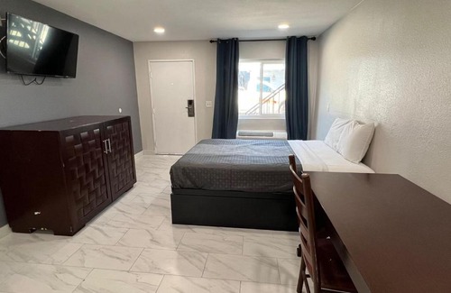 Sylmar Hotel | Goldstar Inn