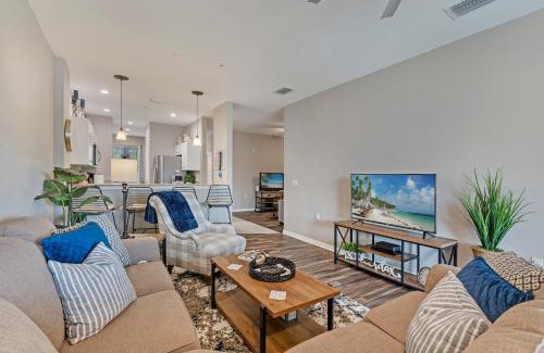 Naples Villa | Golf Condo- Resort Pool- LakeView- 10mi to beaches